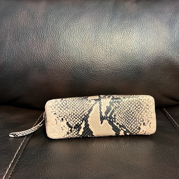 SALE!!! Jimmy Choo Python snakeskin leather logo clutch / pouch bag NEW - Picture 7 of 8